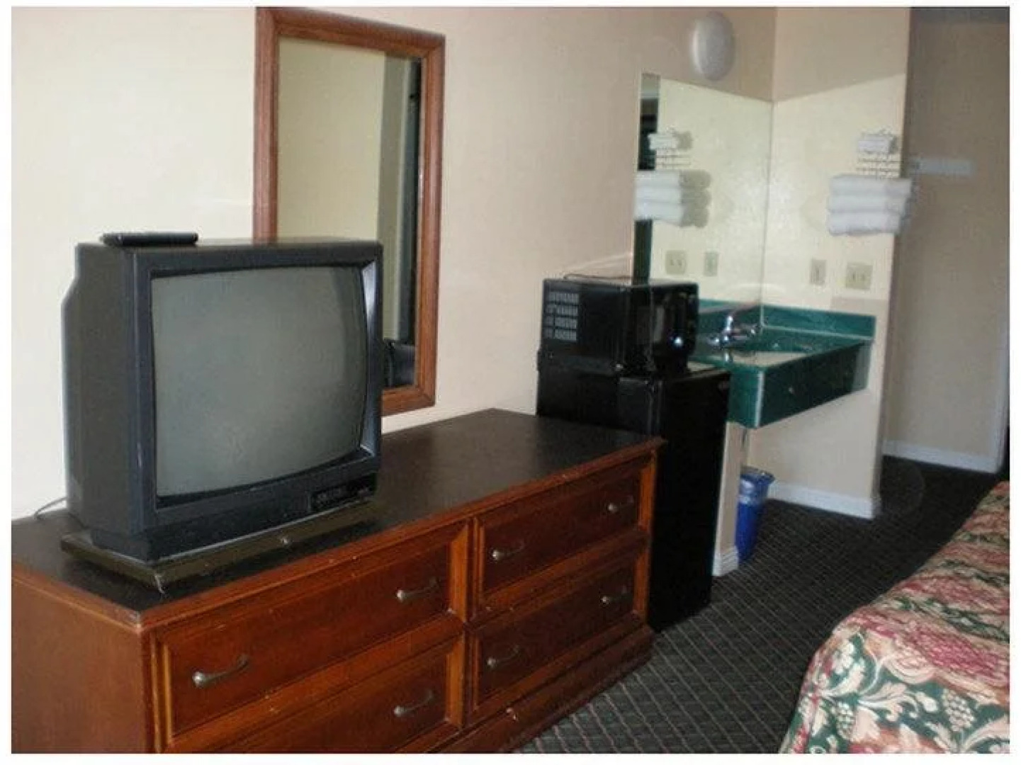 Heritage Inn & Suites