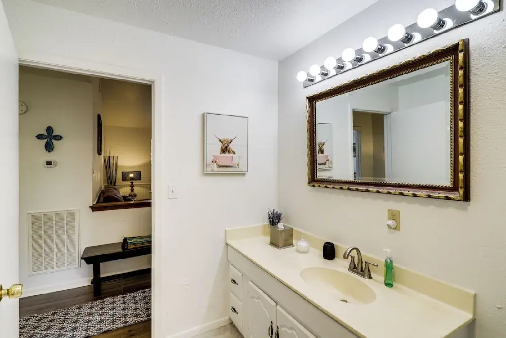 Wine Tours & Antiquing: Townhome Near Dtwn Brenham