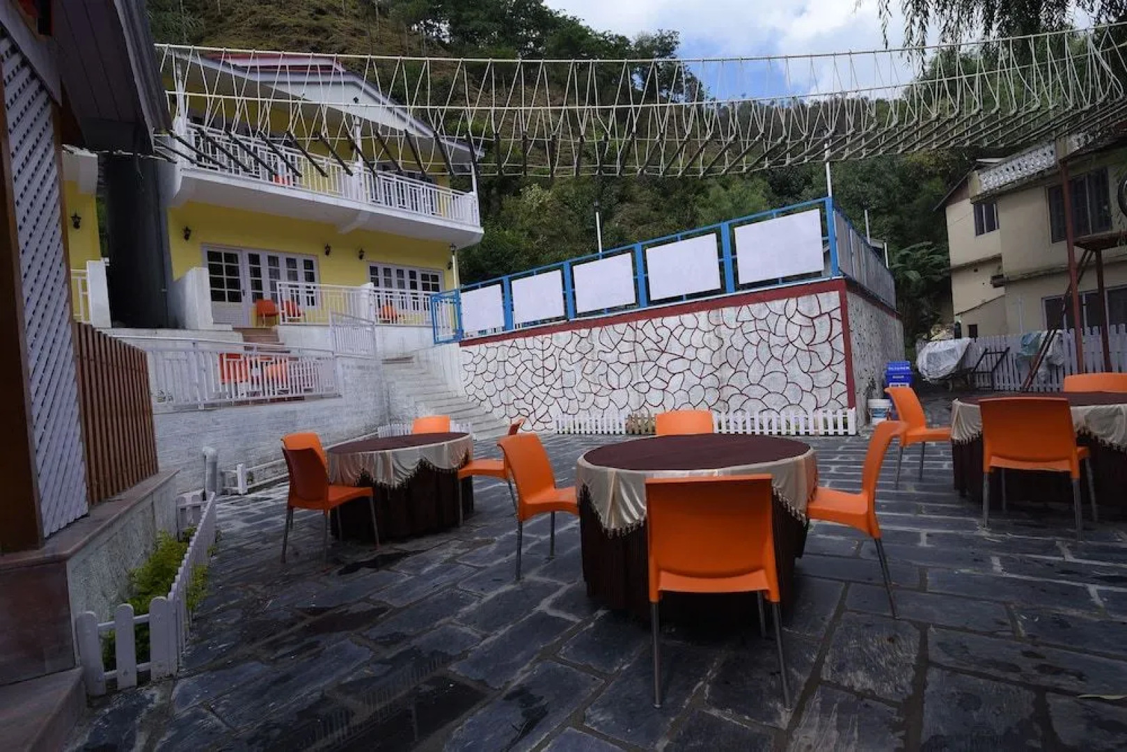 OYO 16009 Rock Villa