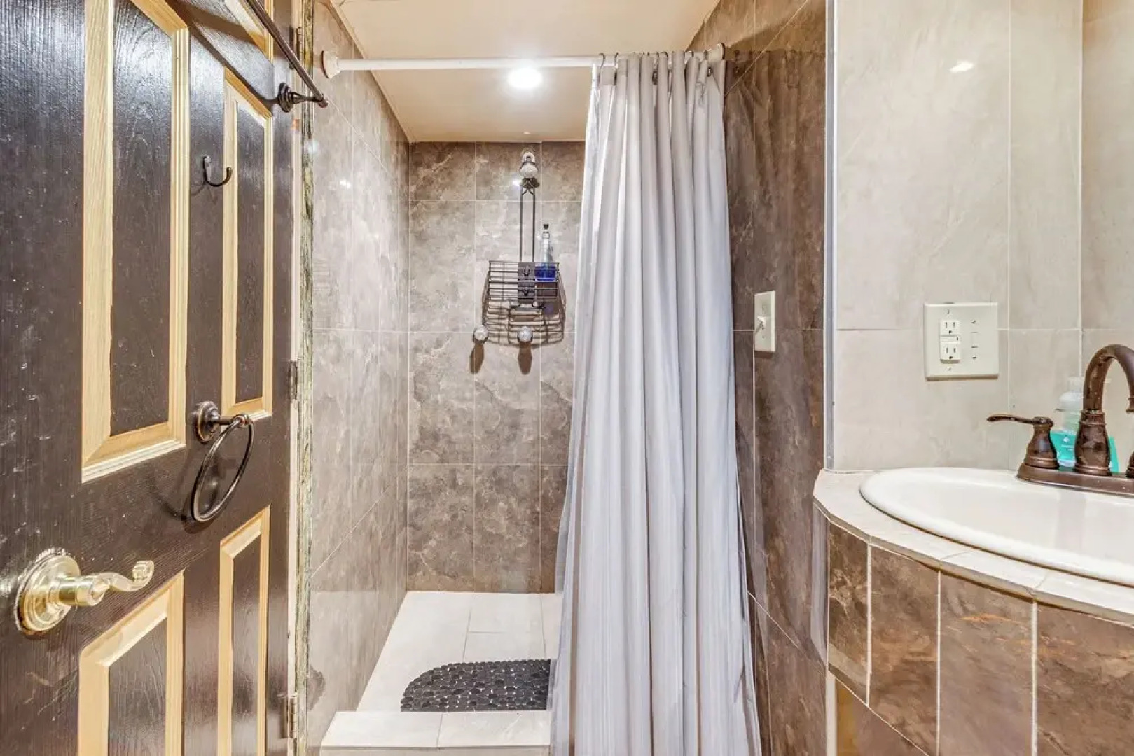 Near Downtown Scranton: Getaway w/ Patio