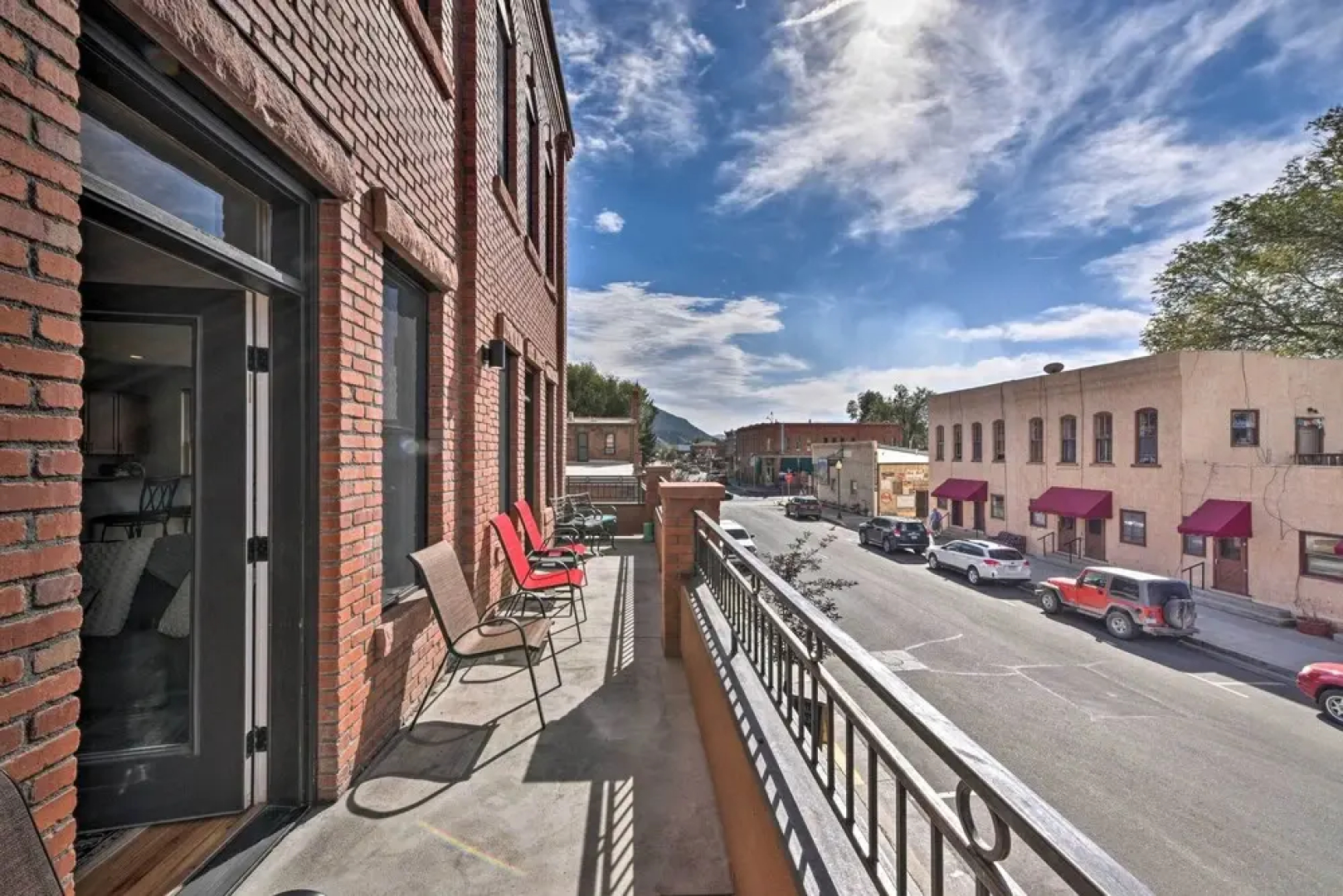 0660: Dtwn Salida Condo w/ Balcony