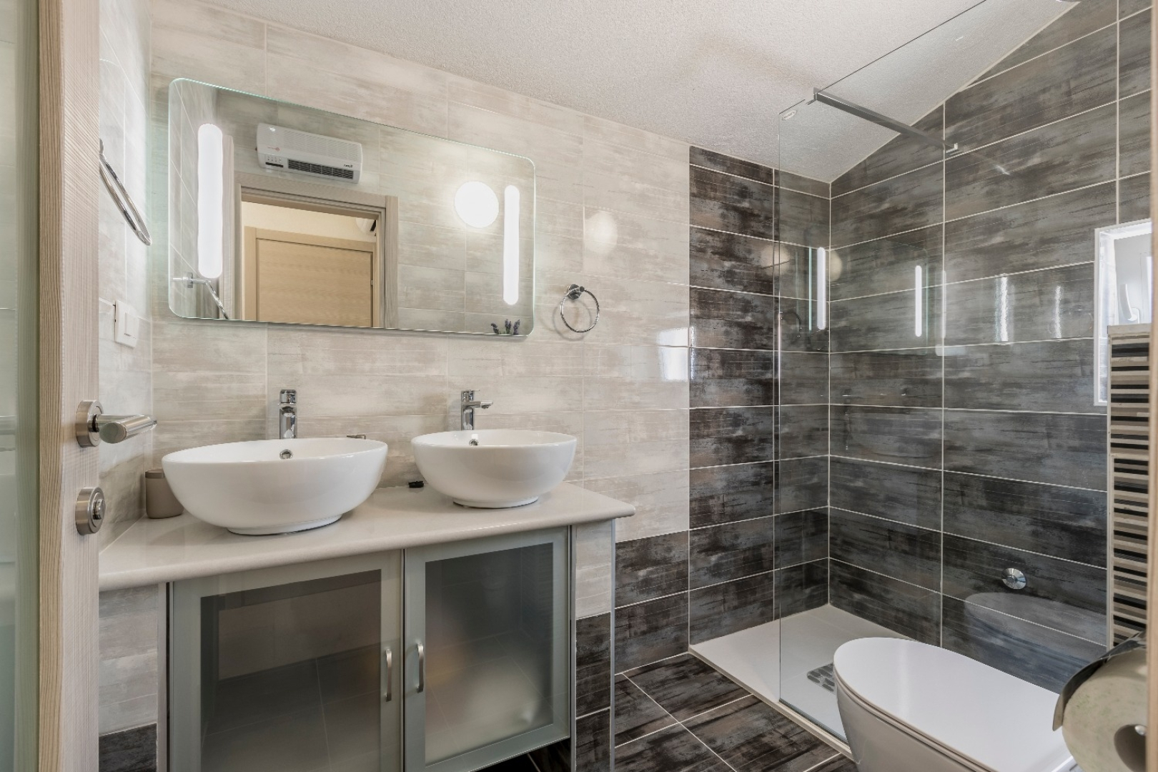 Holiday house Goldie - 30 m from beach: Sevid, Riviera Trogir