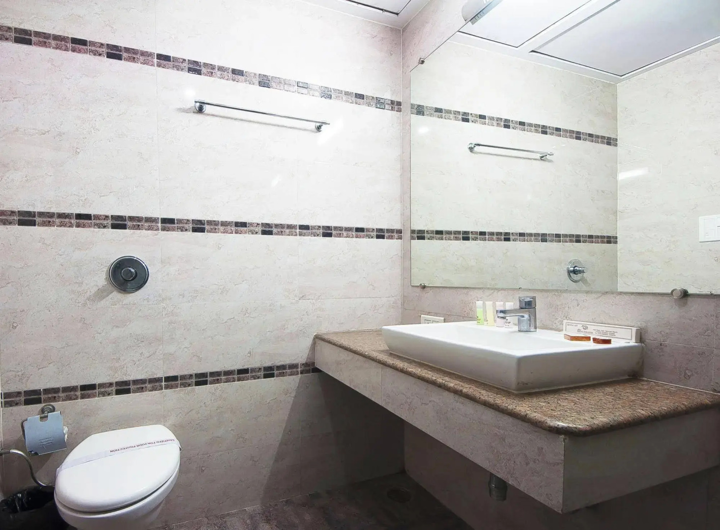 OYO Flagship 113 Golden Temple Road