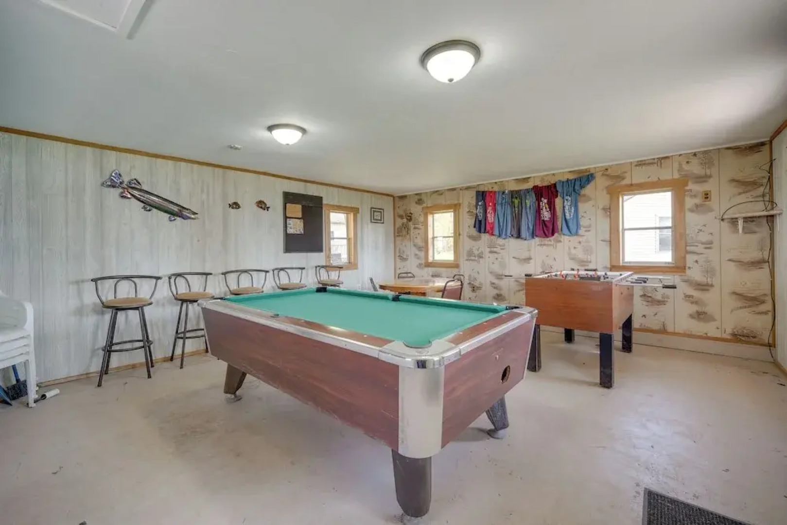 Rustic Cabin w/ Fire Pit, Steps to Sand Lake!