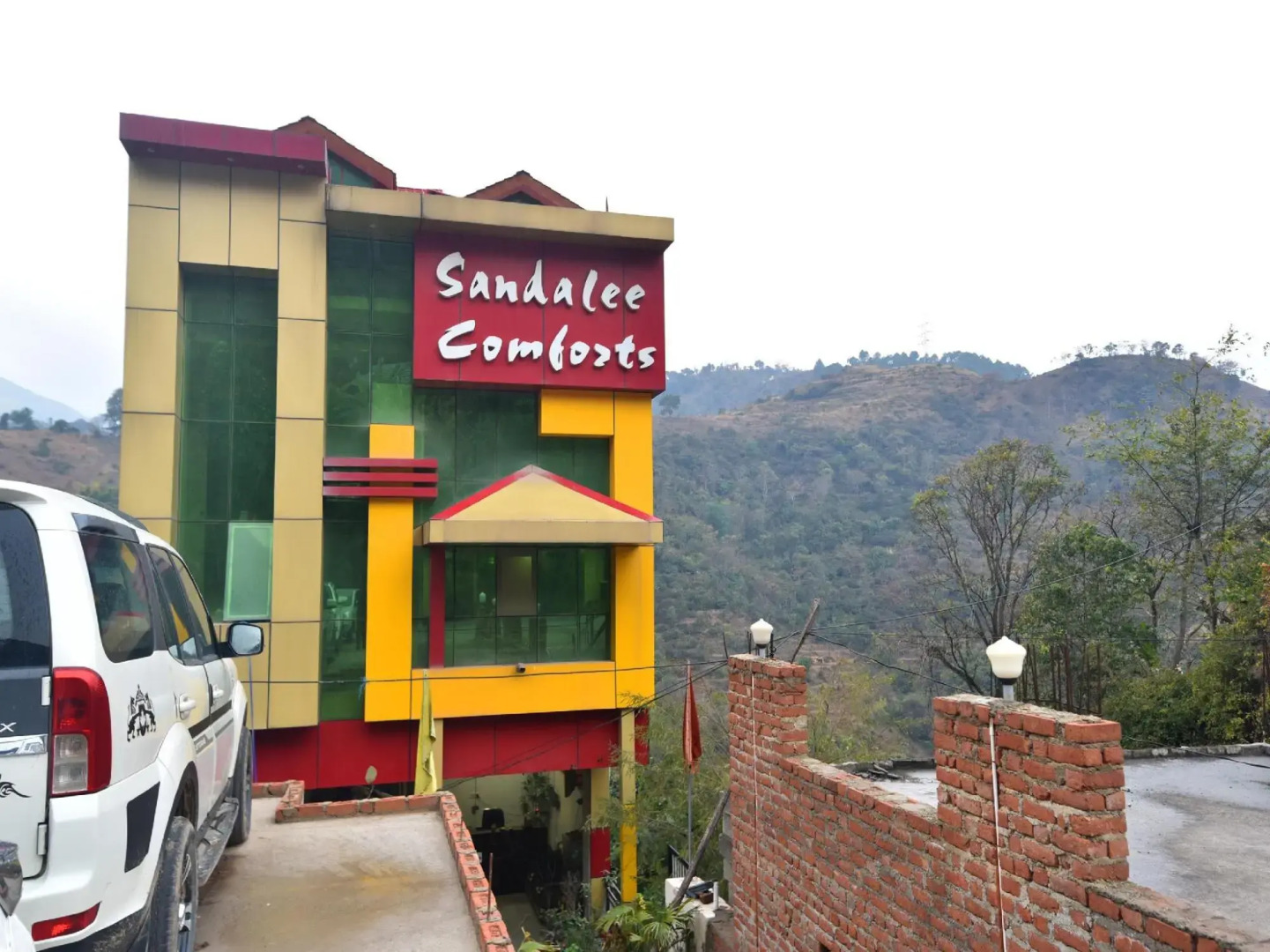 OYO 28555 Sandalee Comforts