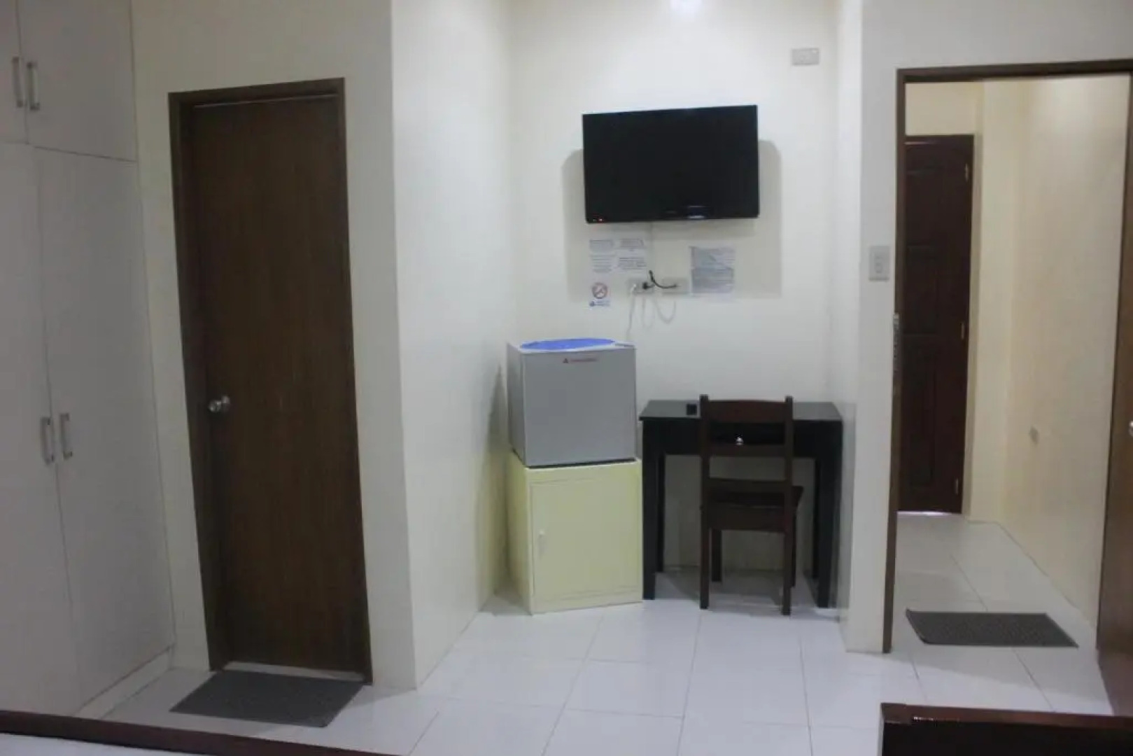 Blue Lagoon Inn & Suites