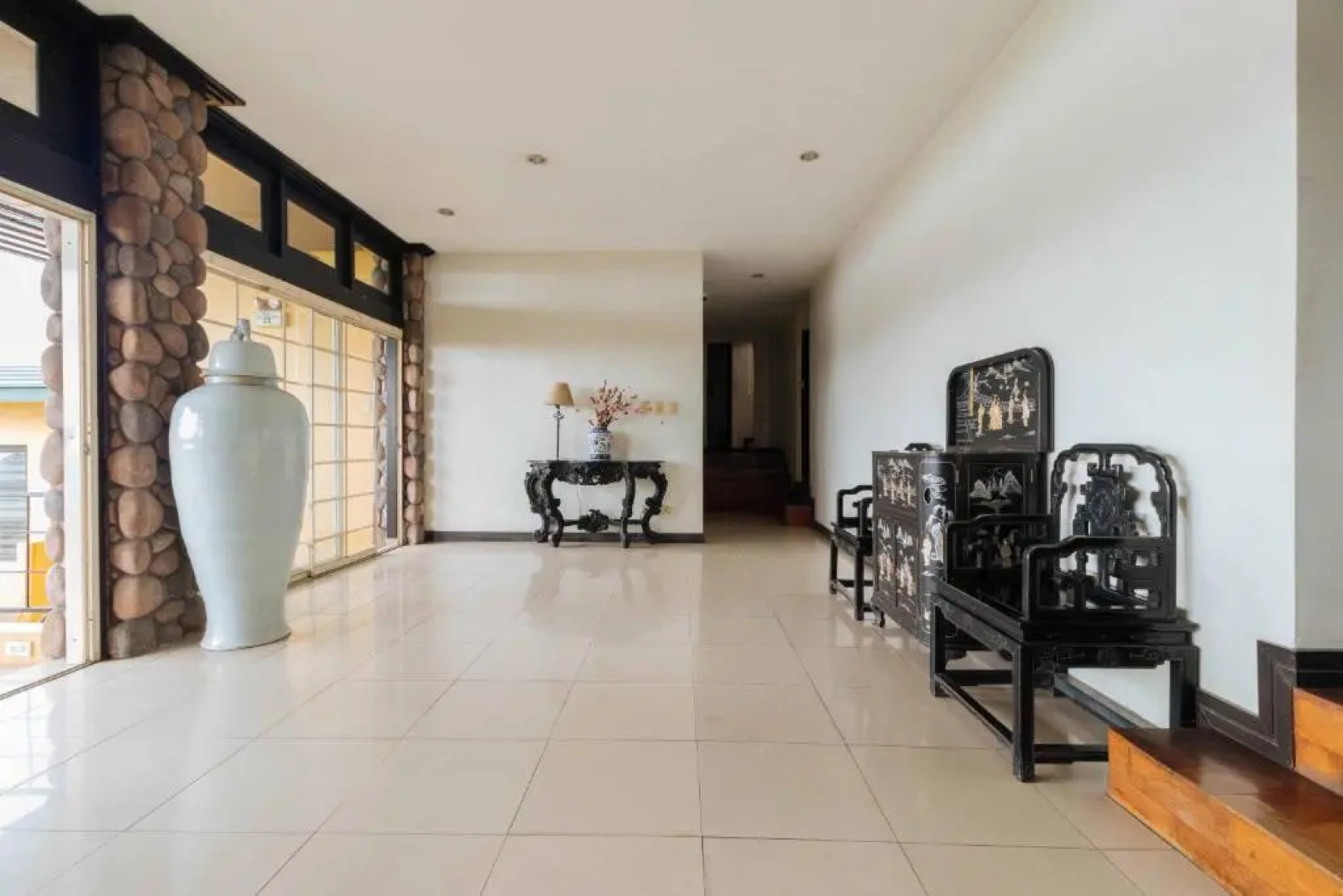 RedDoorz Plus @ The Ridge Tagaytay City