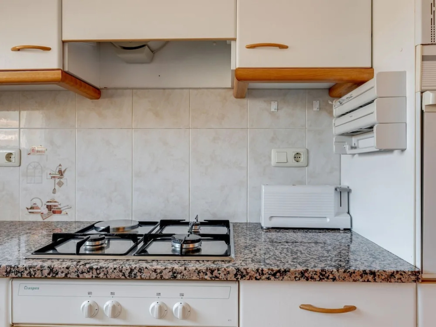 Splendid Mansion in Palau-Saverdera near Sea