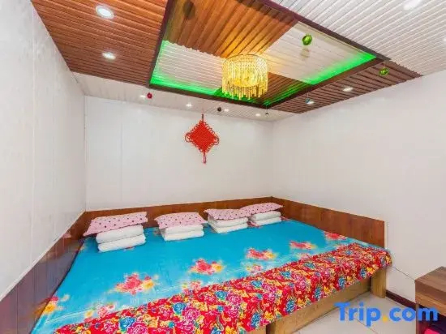 Xuexiang Jinlong Family Hotel