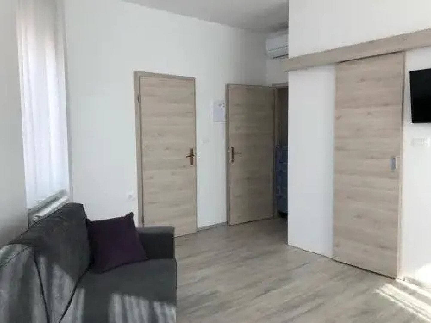 Apartments & Rooms Nardin