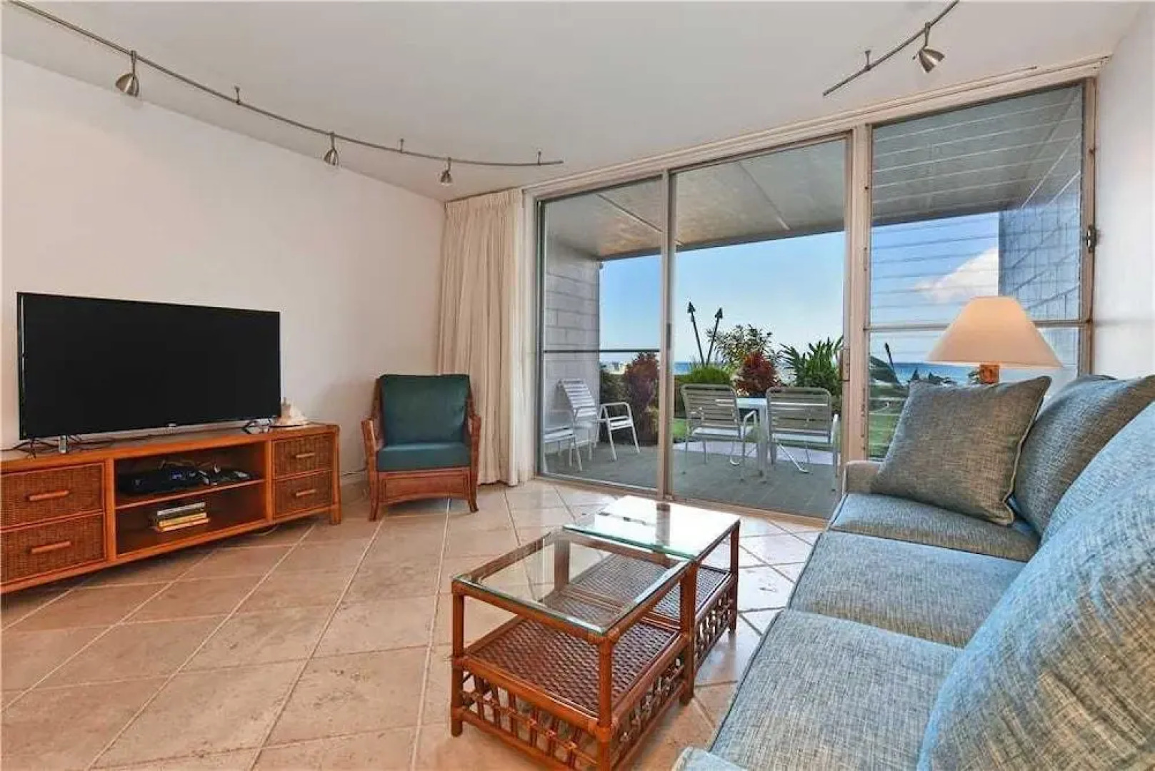 Makani Sands 102 by RedAwning