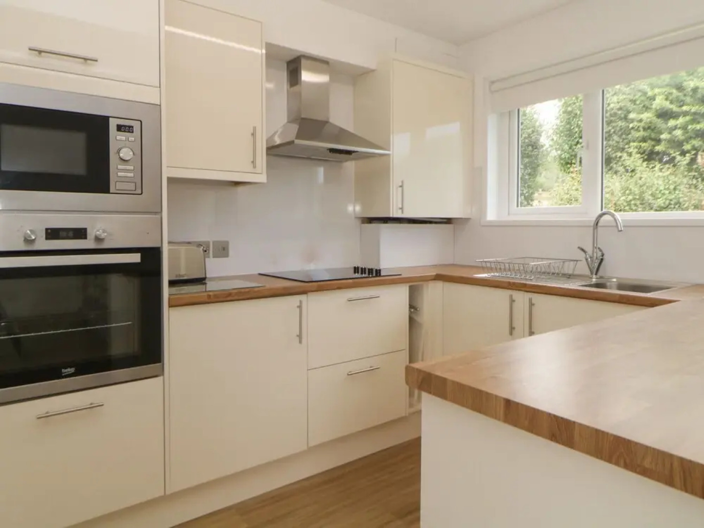 Harcombe House Bungalow 11