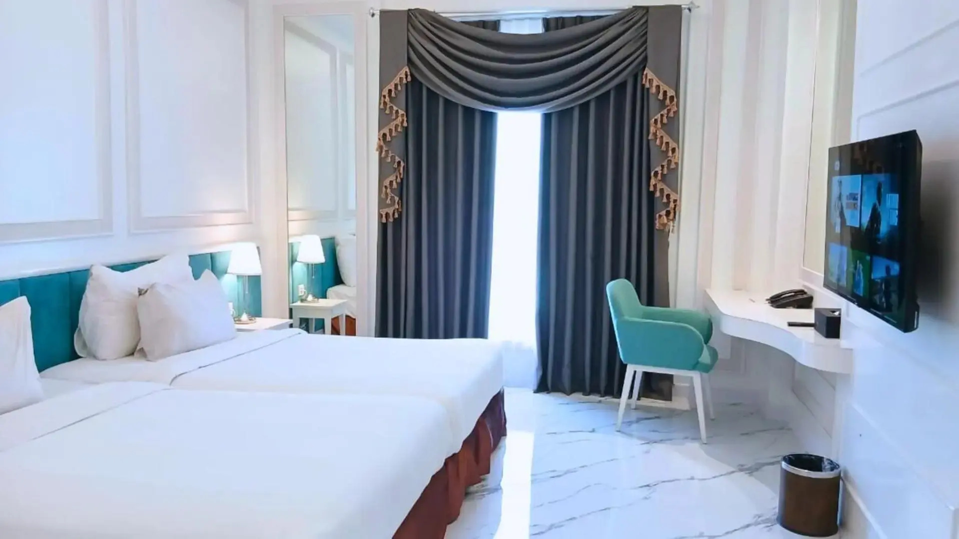 The Grantage Hotel & Sky Lounge