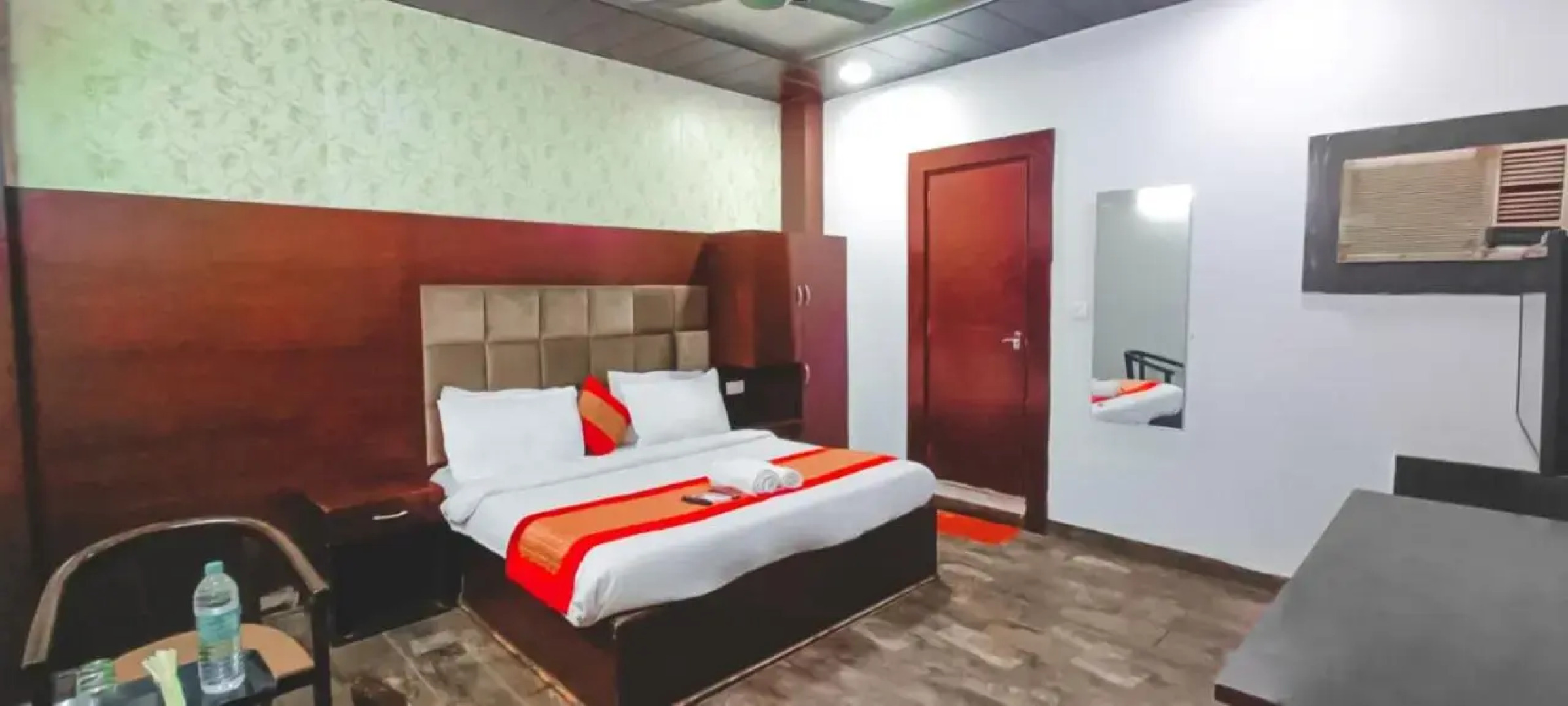Hotel Cladis - Noida Sector 15 by OYO