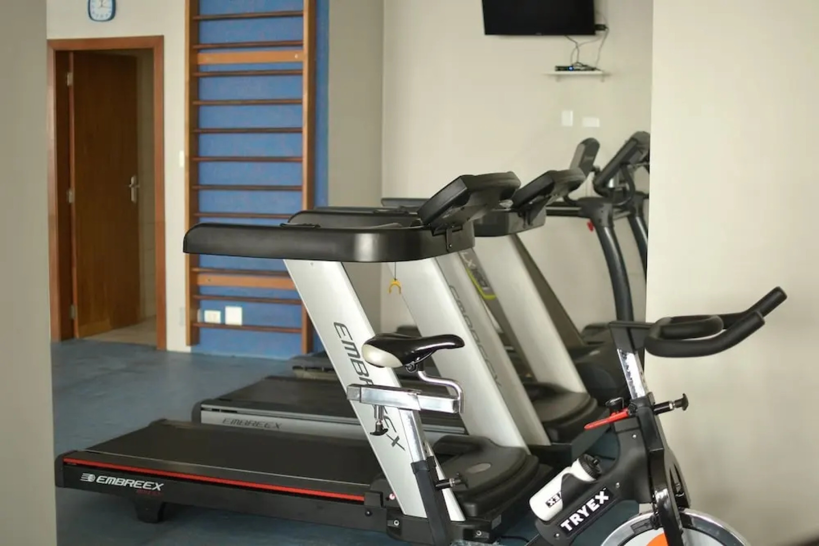 150m da praia com piscina aquecida e sauna