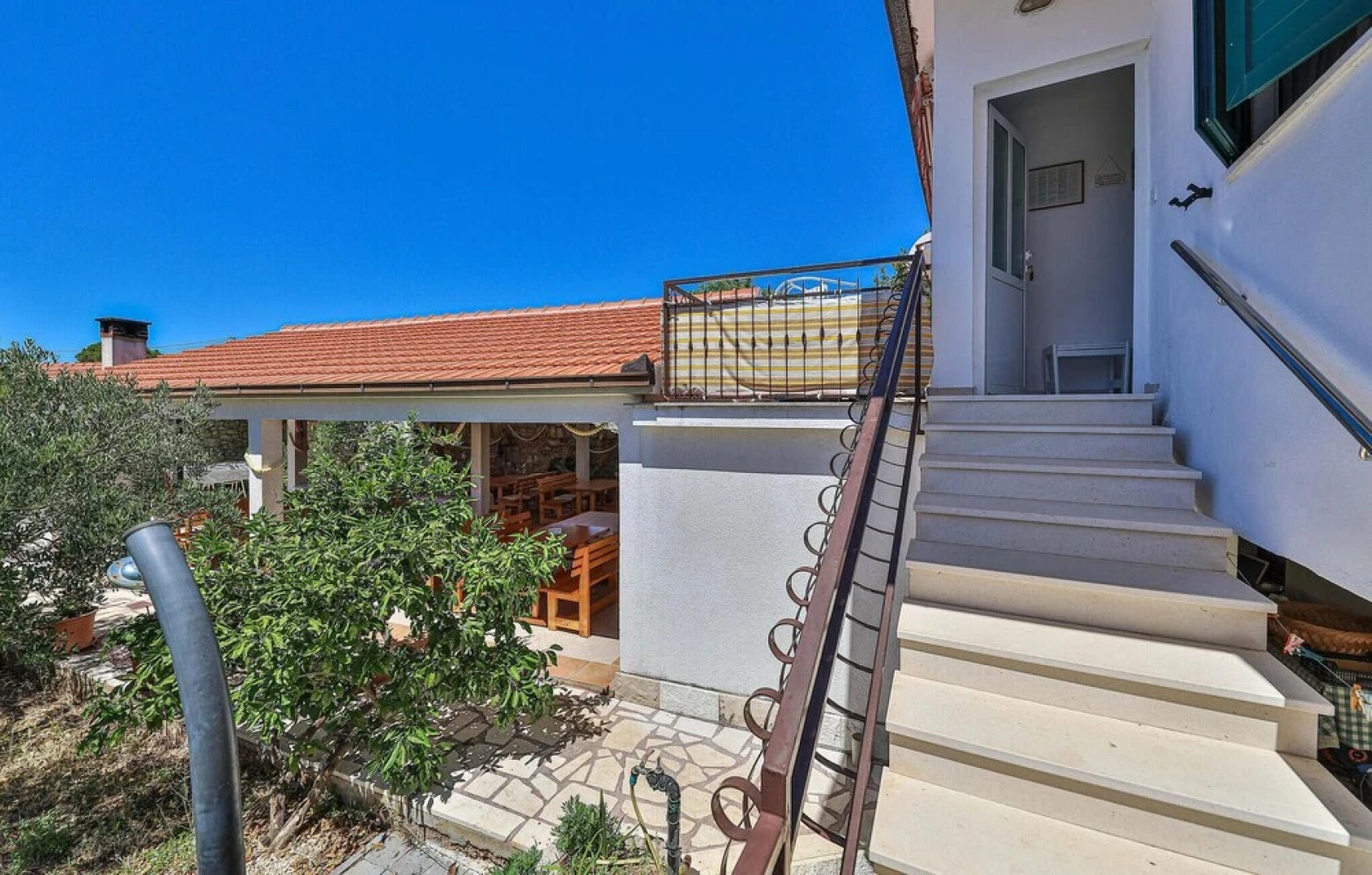 Beautiful Home in Drvenik Mali With Wifi and 4 Bedrooms