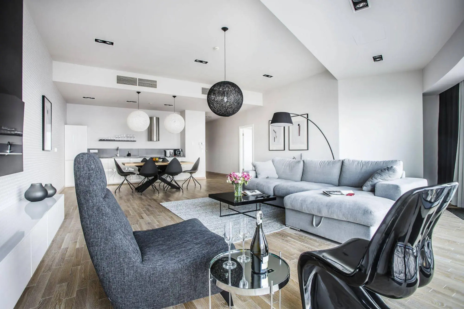 In The Sky - Sky Tower Apartments