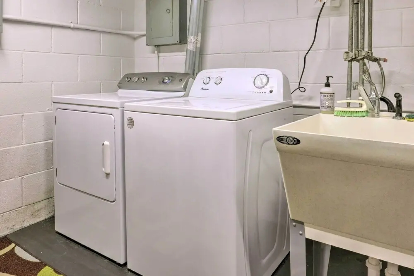 Pet-friendly Whitefish Bay Getaway w/ Large Yard!