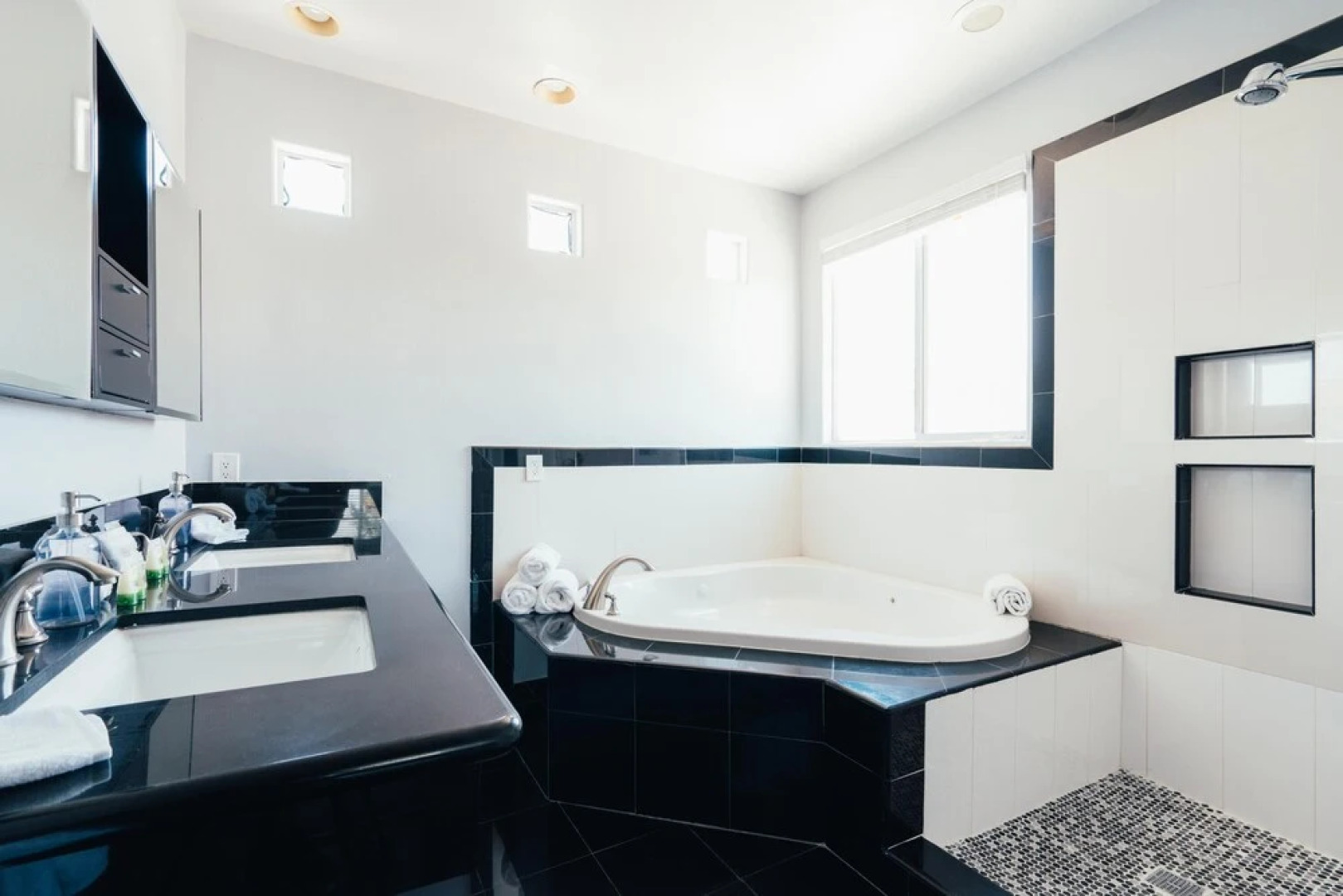 Swaying Leaf by AvantStay