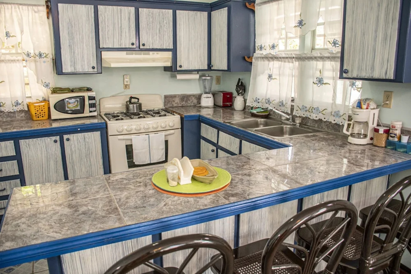 Easy Living Apartments