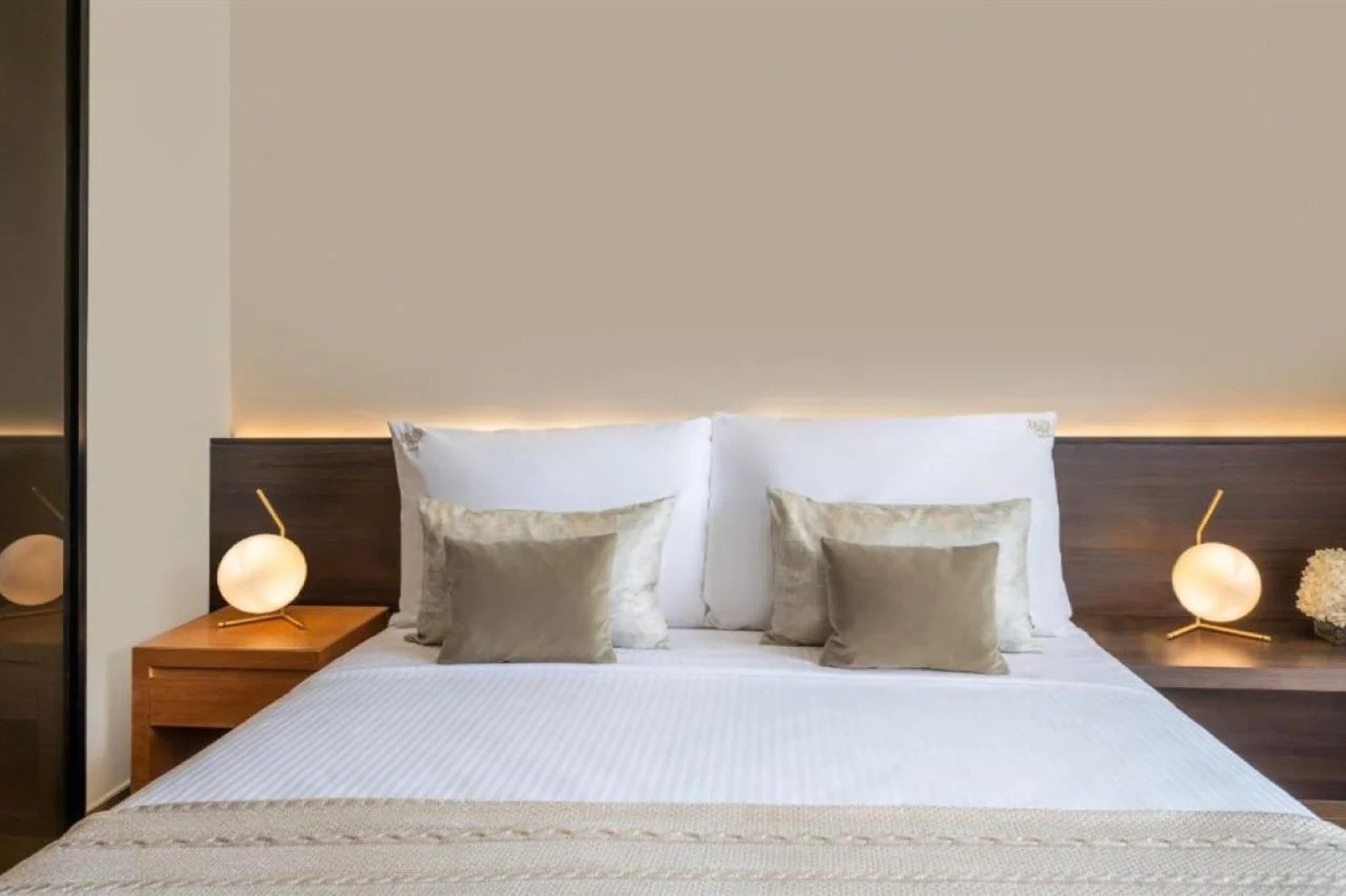 Отель Voco Dubai Monaco The Heart of Europe