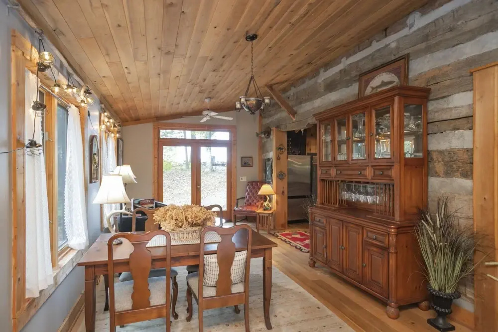 Historic Family Cabin to Watch the Sunset with 270 degree views of Kentucky Lake