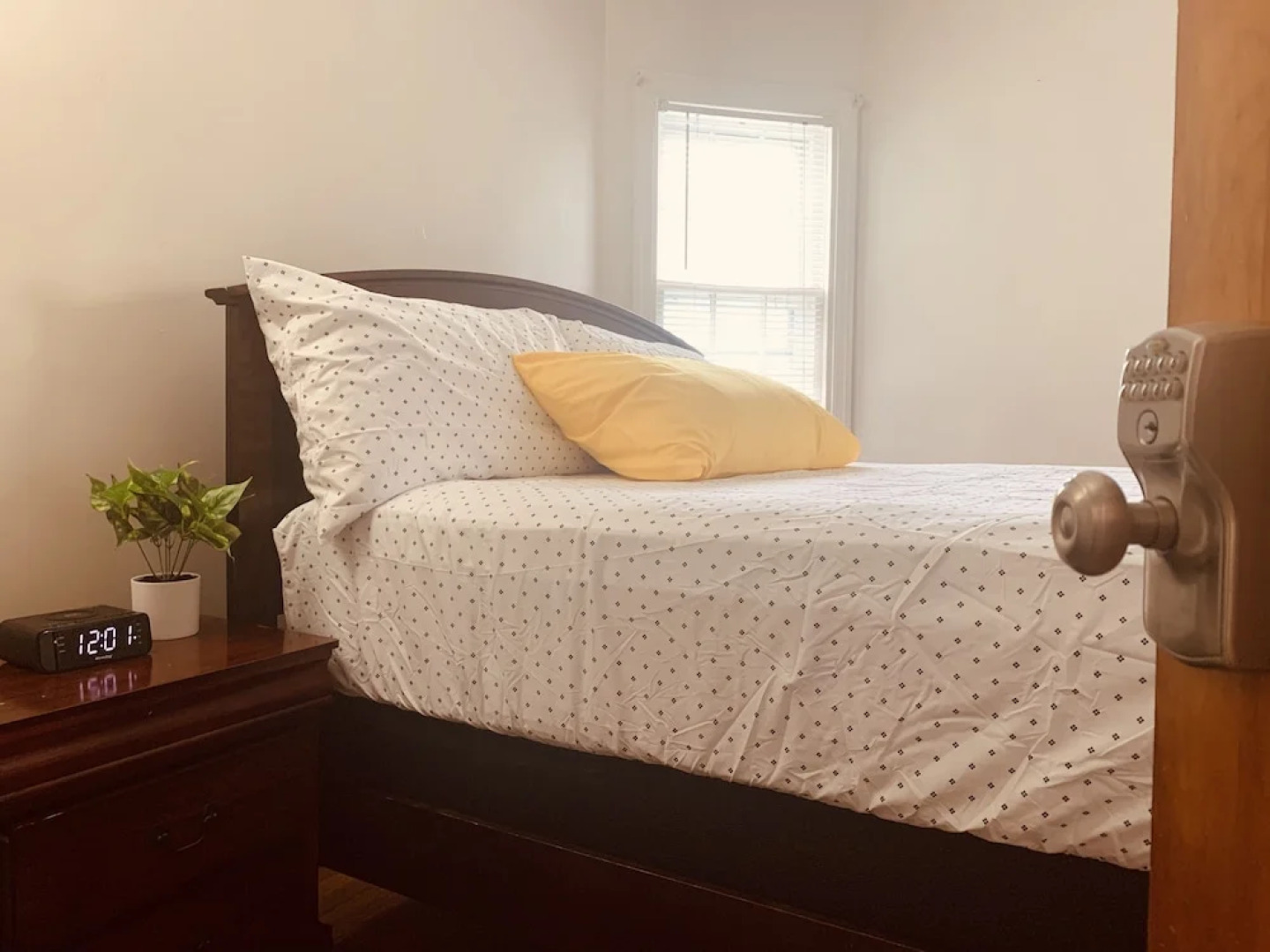 Private Queen Bedroom Garvin