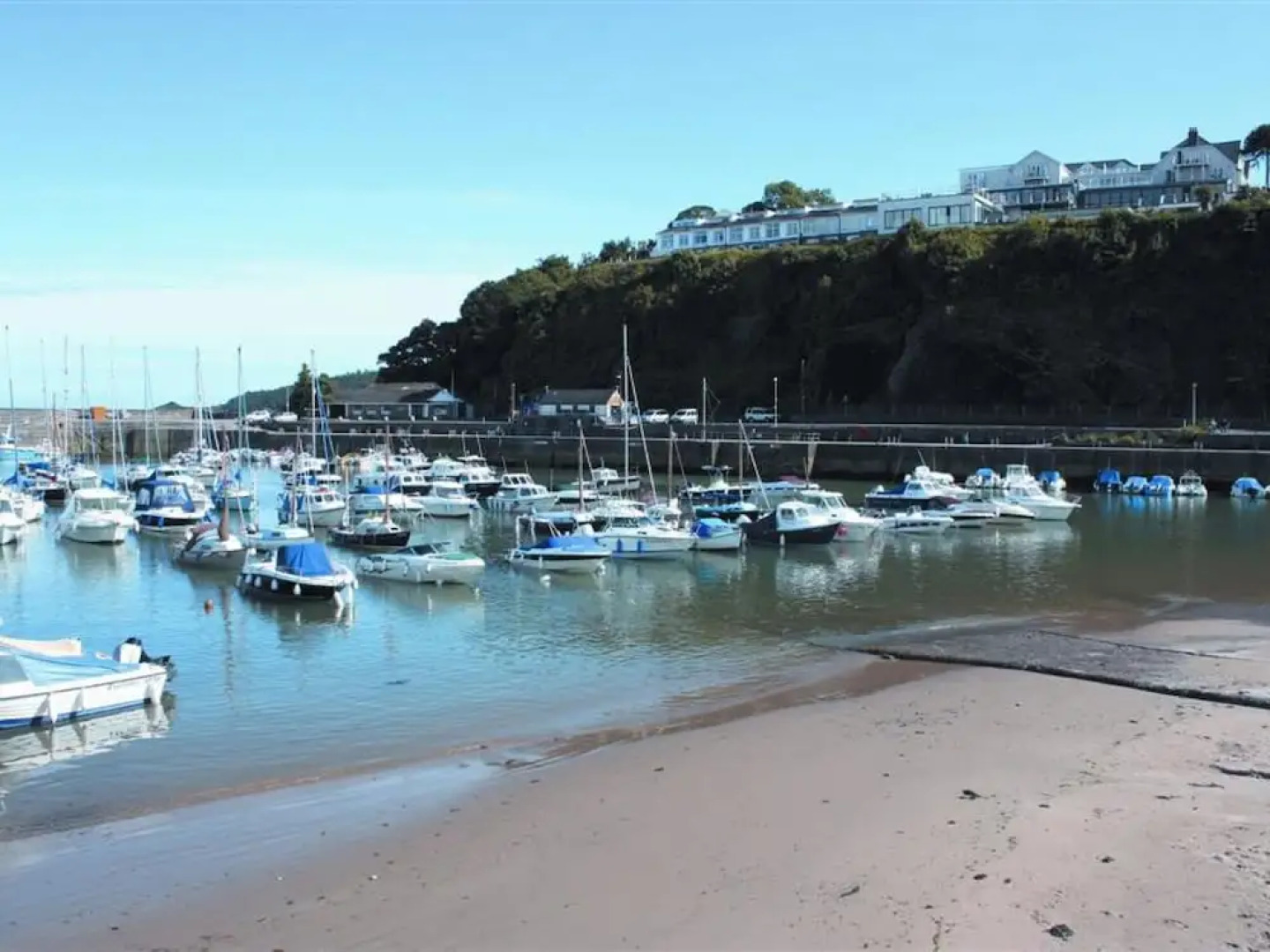 Pretty Holiday Home in Saundersfoot With Garden