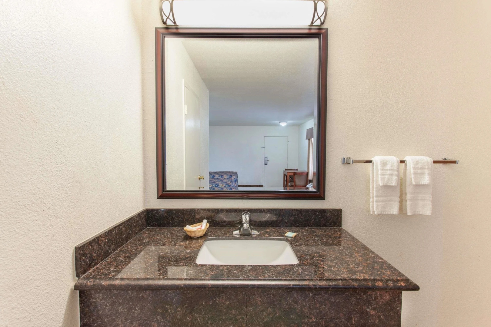 Travelodge by Wyndham Hemet CA