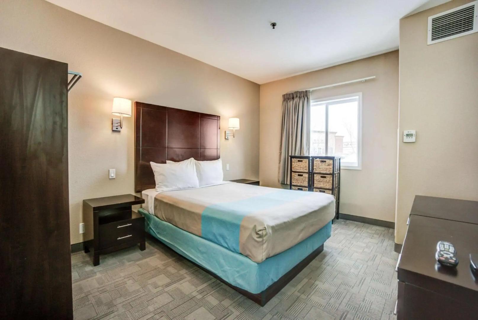 Motel 6 Red Deer, AB