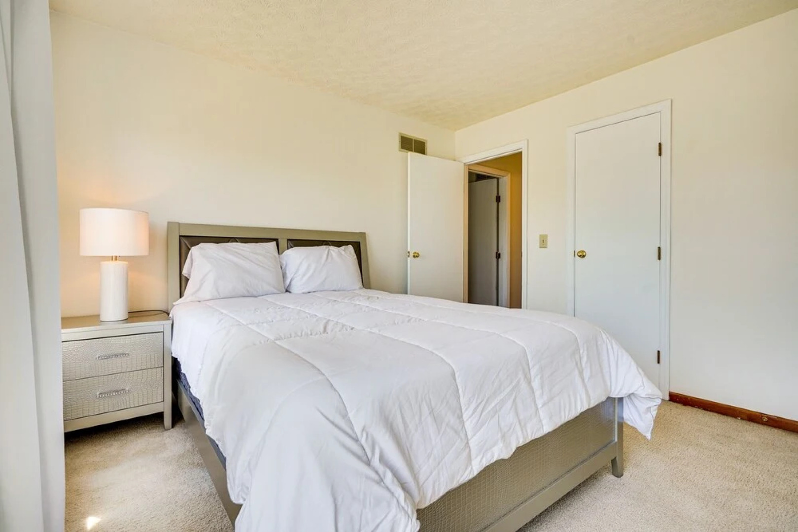 Spacious Home w/ Deck - 9 Mi to Downtown Columbus