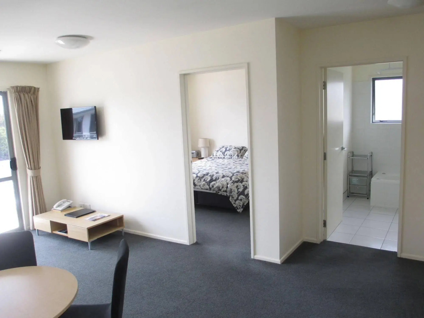 Bay Crest Motor Lodge