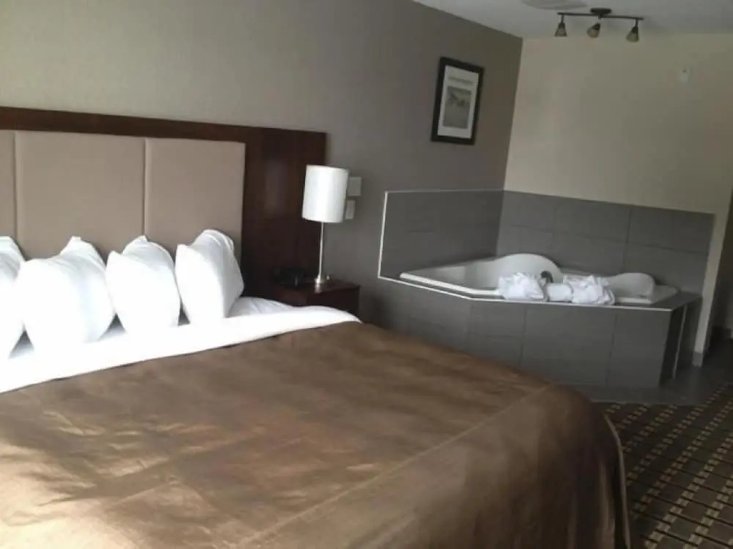 Carlyle Western Star Inn & Suites