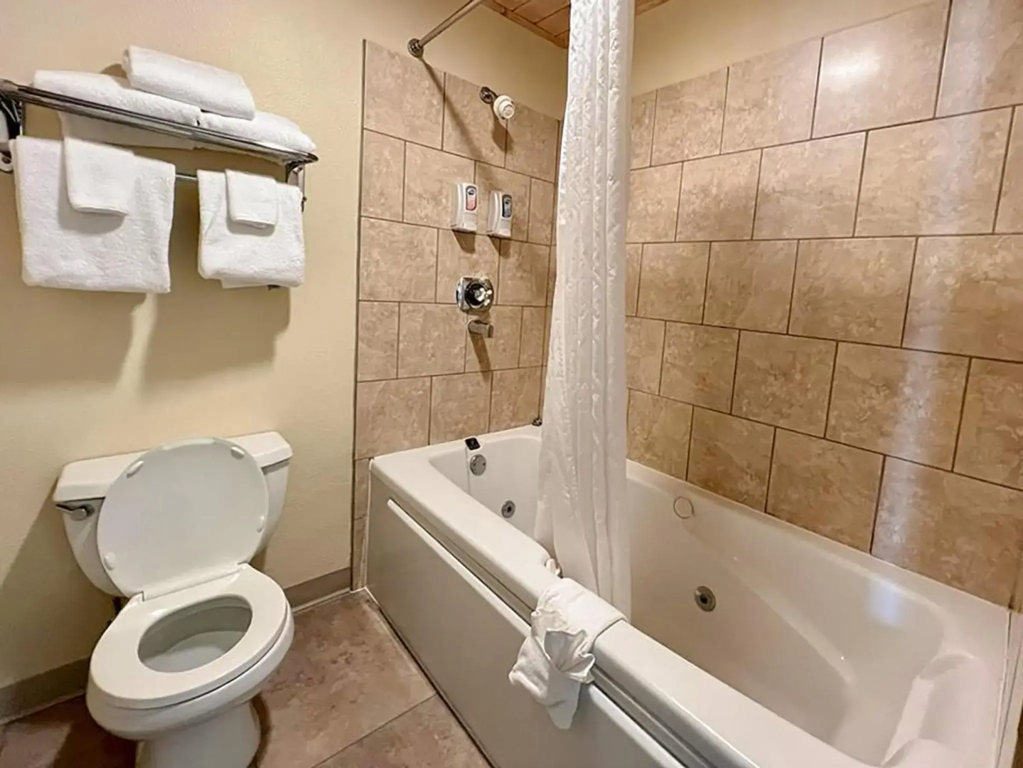 Beartooth Hideaway Inn and Cabins