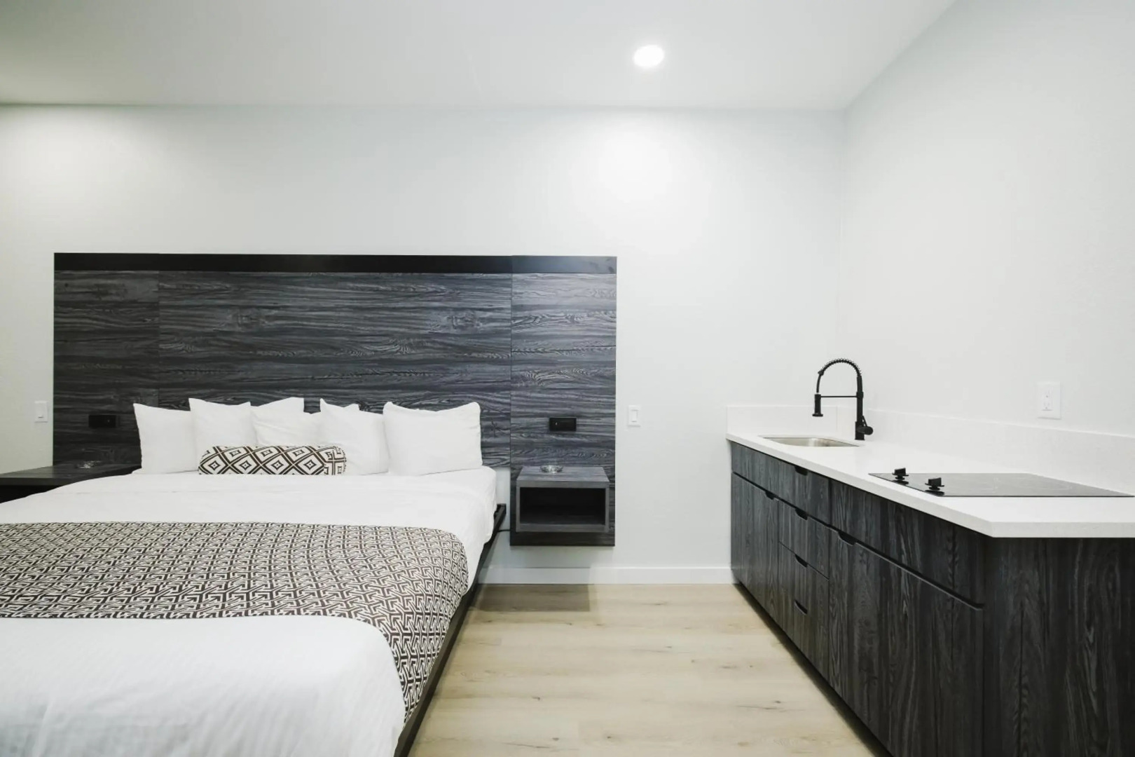 Sapphire Inn and Suites