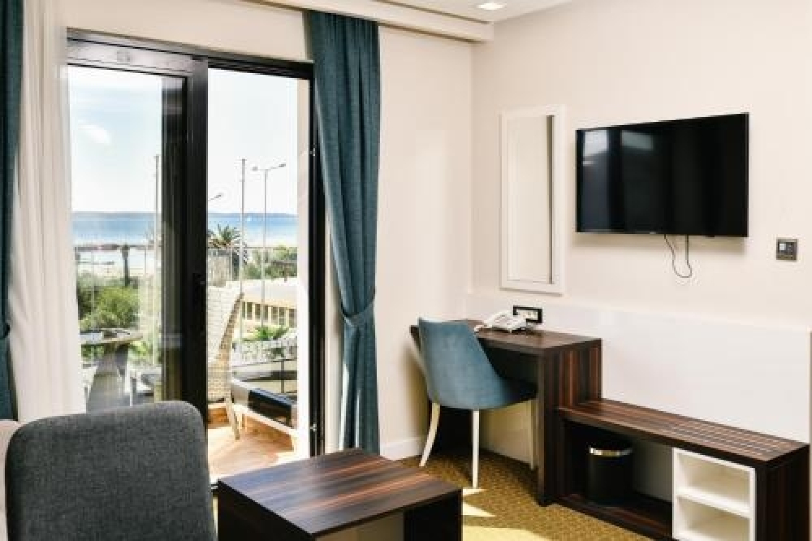 Country Hearth Inn (Ex. Regency Inn & Suites)