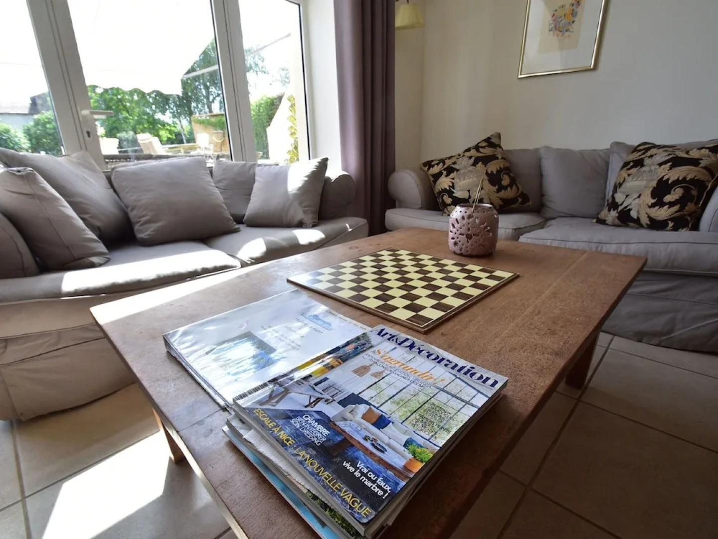 Spacious Mansion in Vinzelles With Swimming Pool