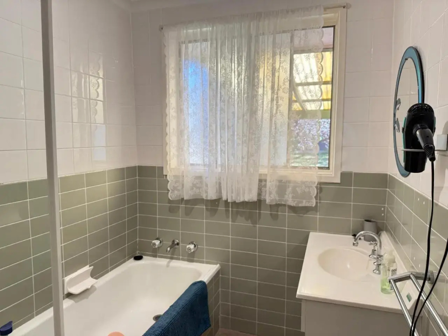 Scullin 3BR House, Free WiFi, Netflix, Parking