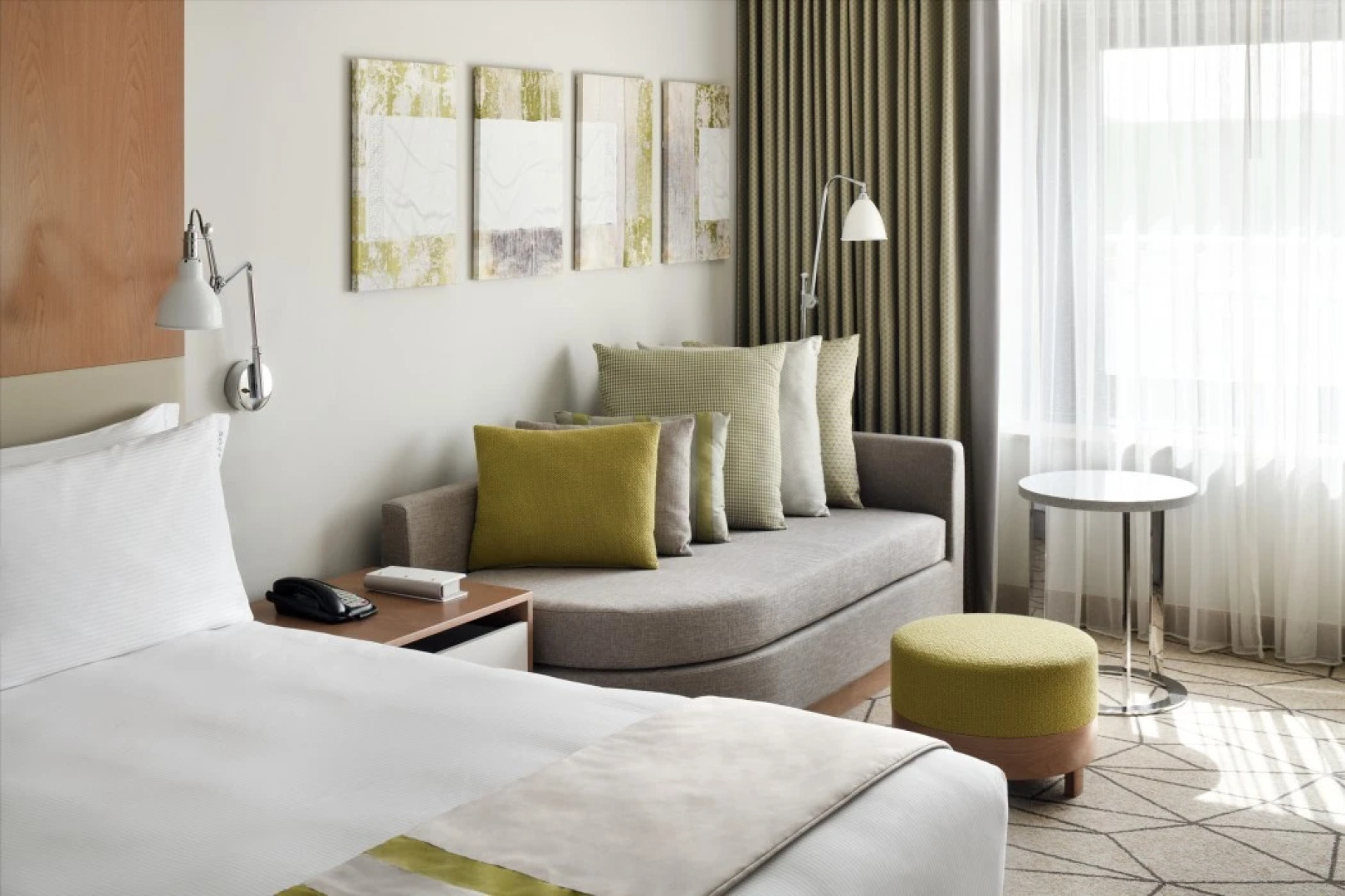 Отель Holiday Inn & Suites Dubai Festival City an IHG