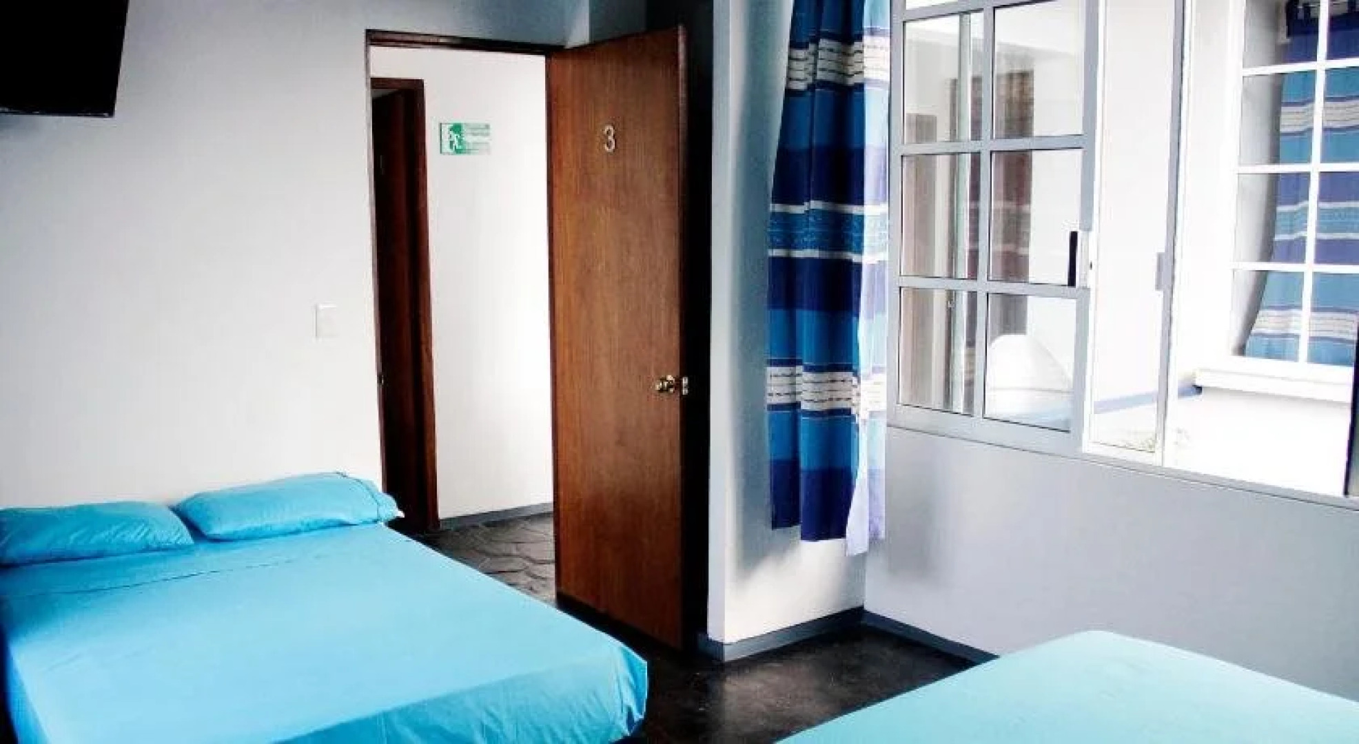 Hostal Azul y Blanco