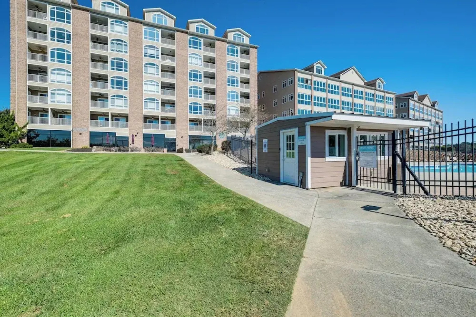 Smith Mountain Lake Condo w/ Pool Access