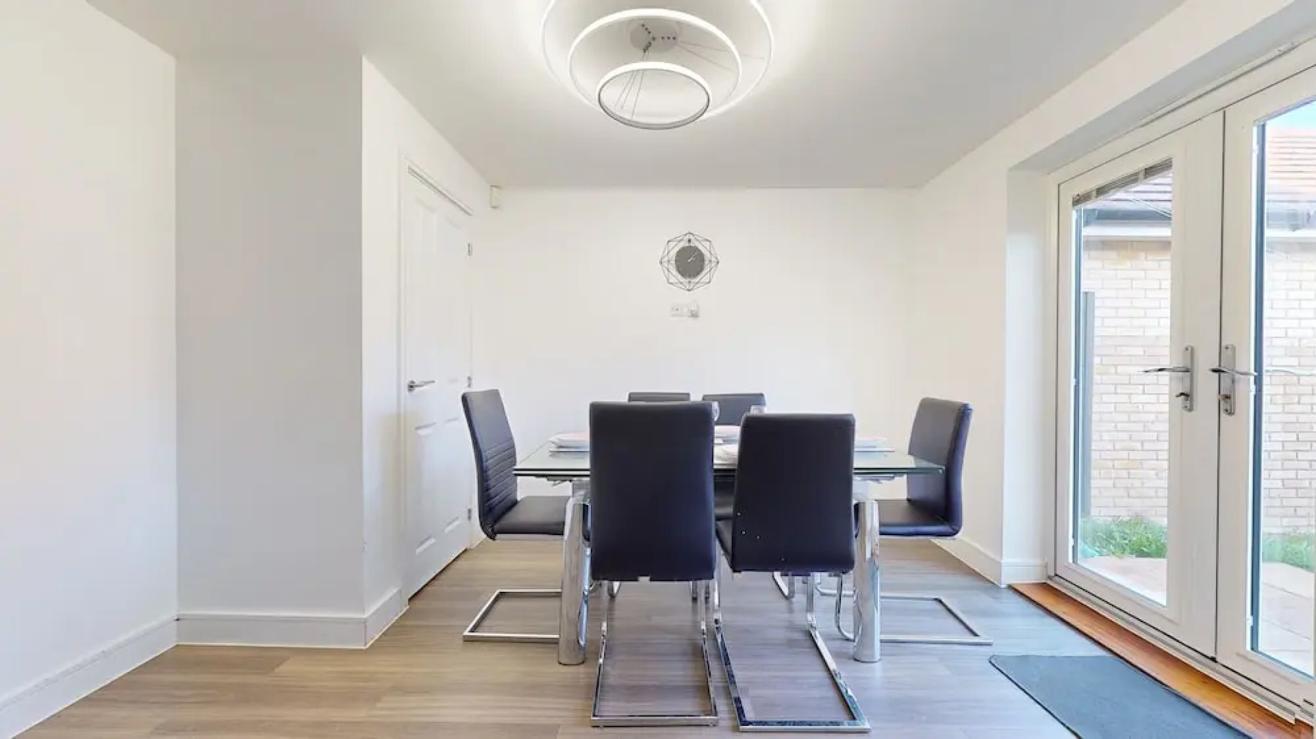 Tms Lovely 5-bed House in Stanford-le-hope