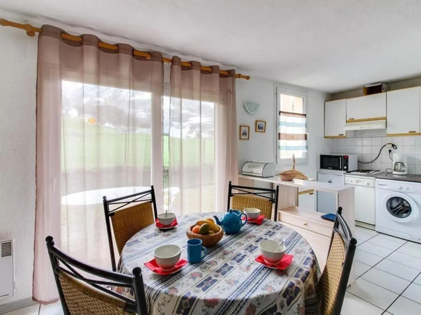 Appartement Esquièze-Sère, 2 pièces, 6 personnes - FR-1-402-28