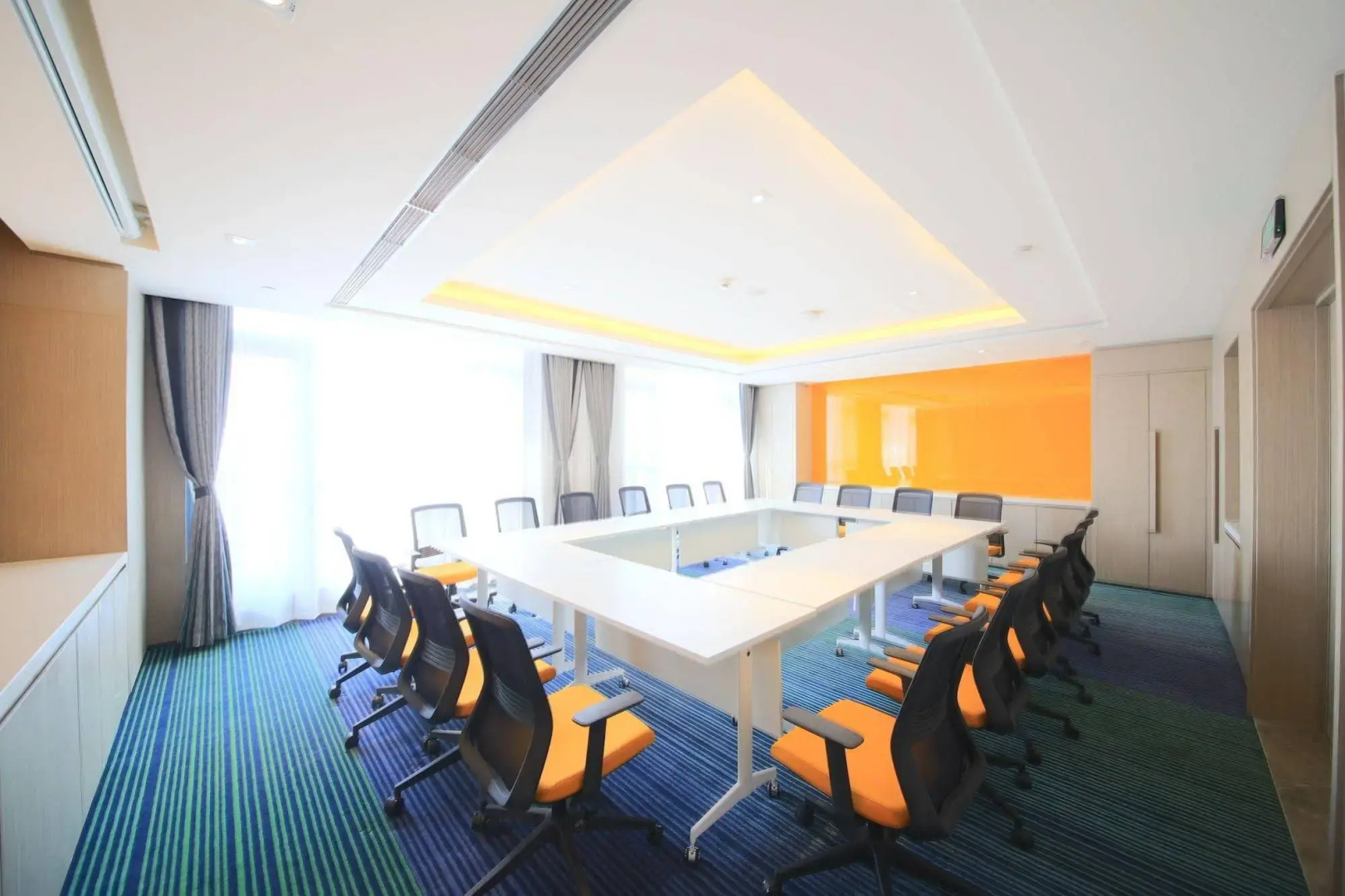 Holiday Inn Express Yingkou Onelong Plaza by IHG