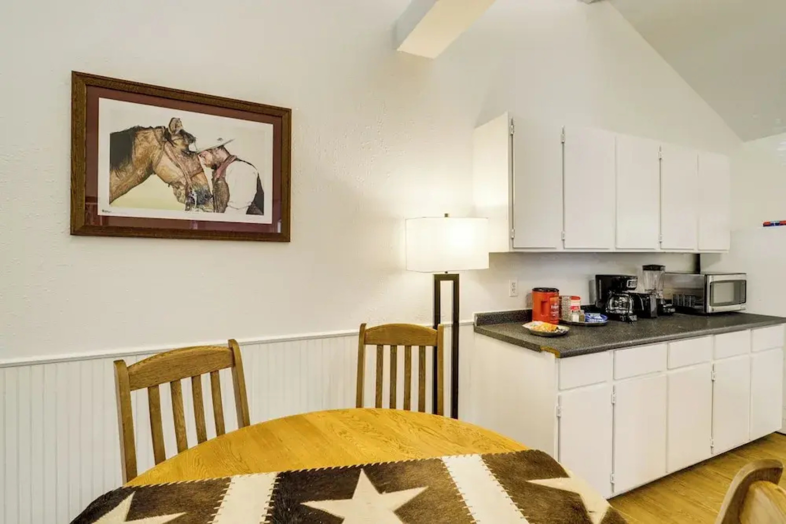 Wine Tours & Antiquing: Townhome Near Dtwn Brenham