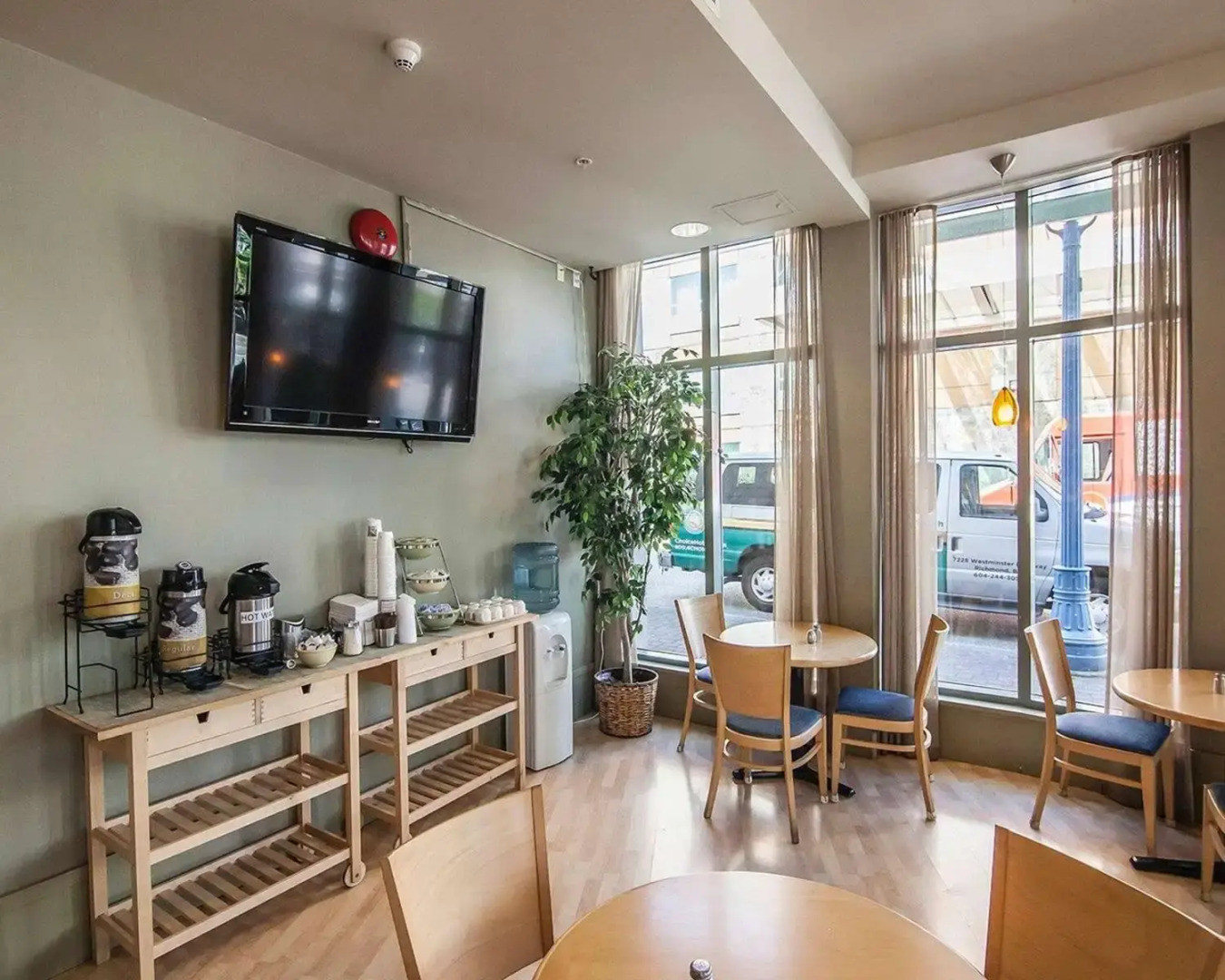 Comfort Hotel Vancouver Airport