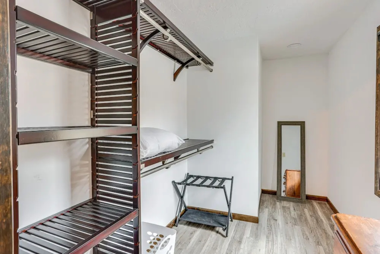 'the Duck Farm' Sugar Tree Hideaway w/ Yard!