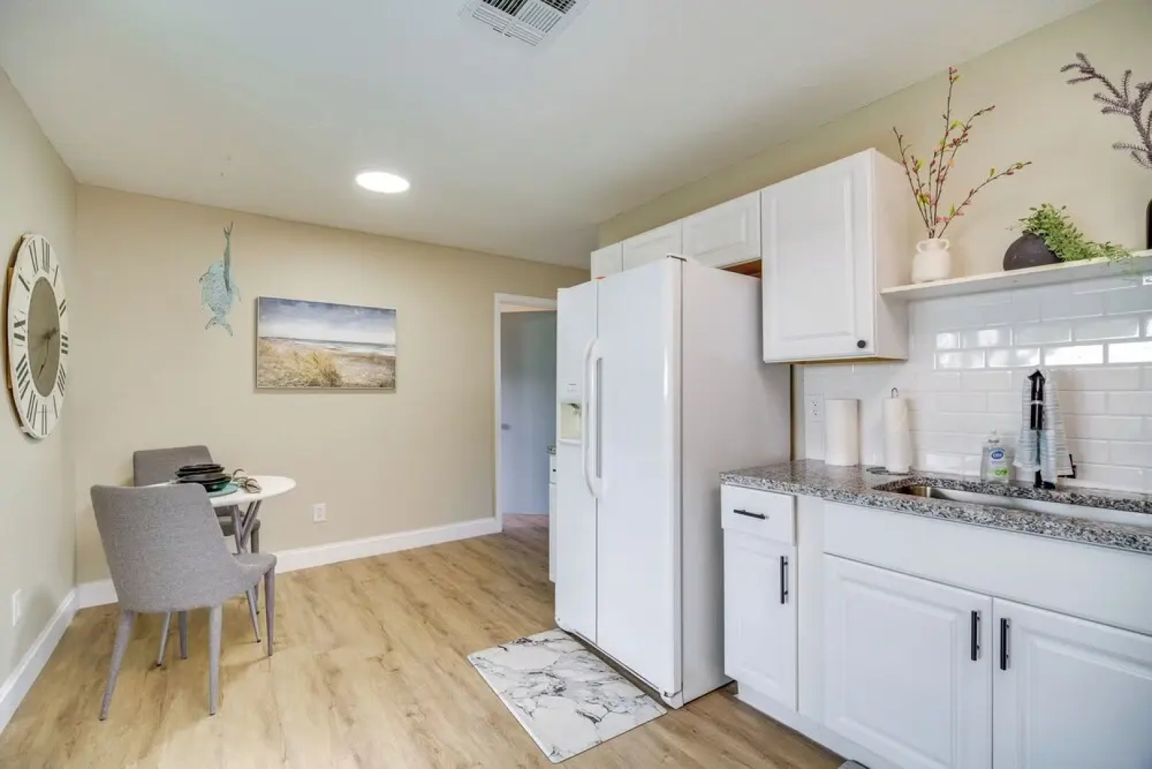 Sebastian Retreat w/ Screened Porch: 6 Mi to Beach