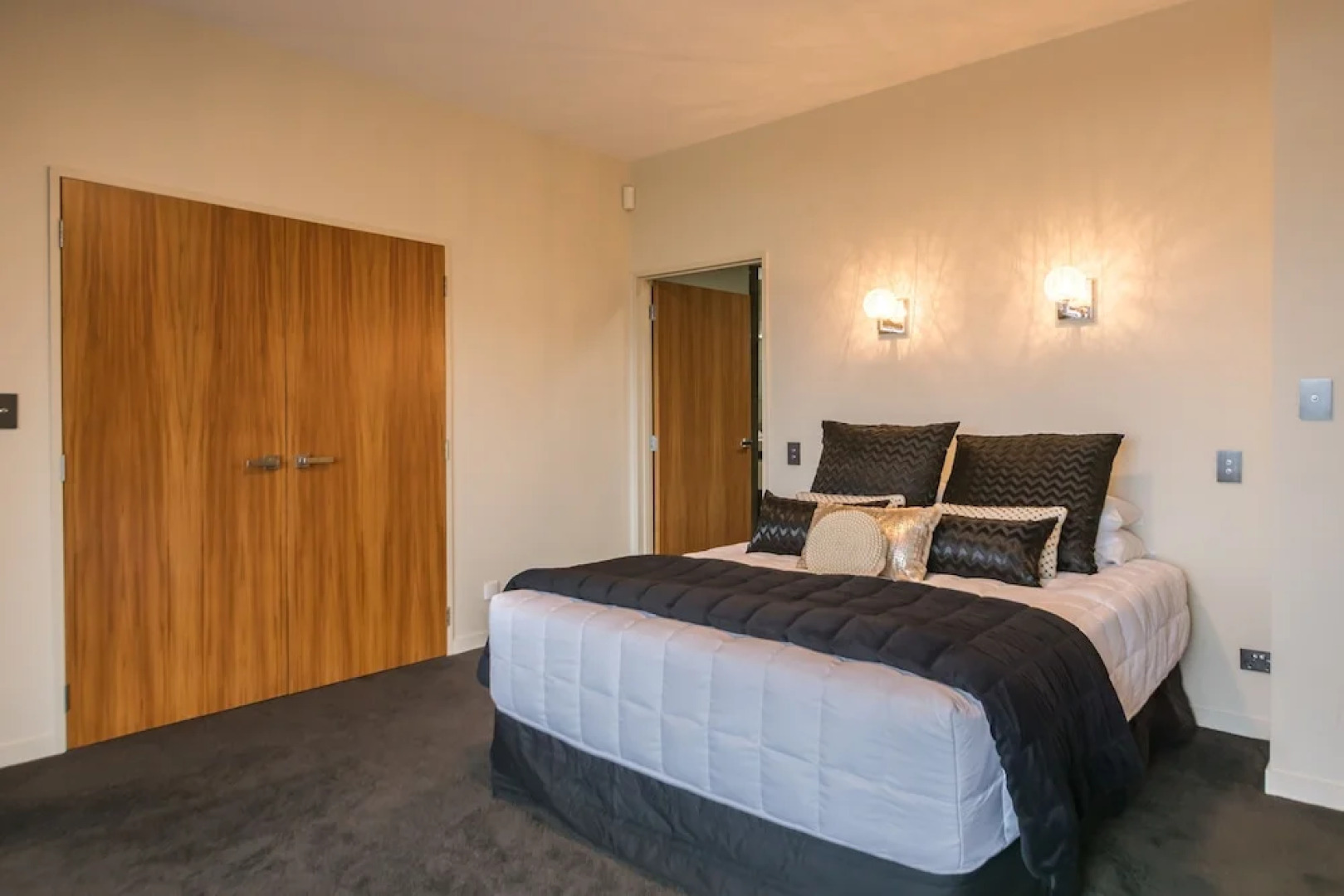 Luxury Villa 5 Bedrooms