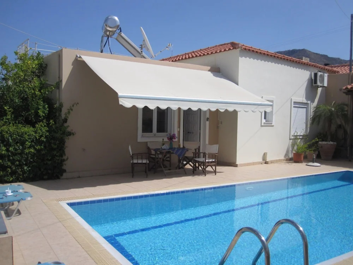 Luxurious Holiday Home in Vamos Plaka With Swimming Pool